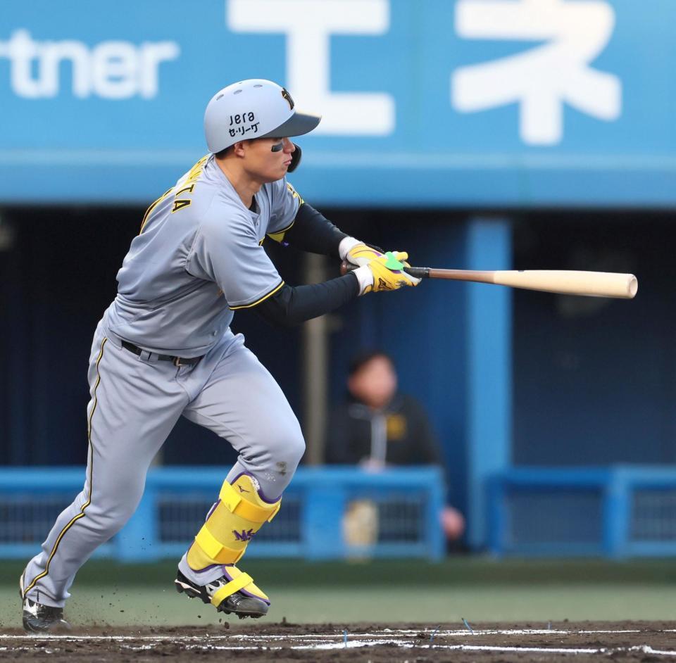 　１回、先制適時打を放つ森下（撮影・北村雅宏）