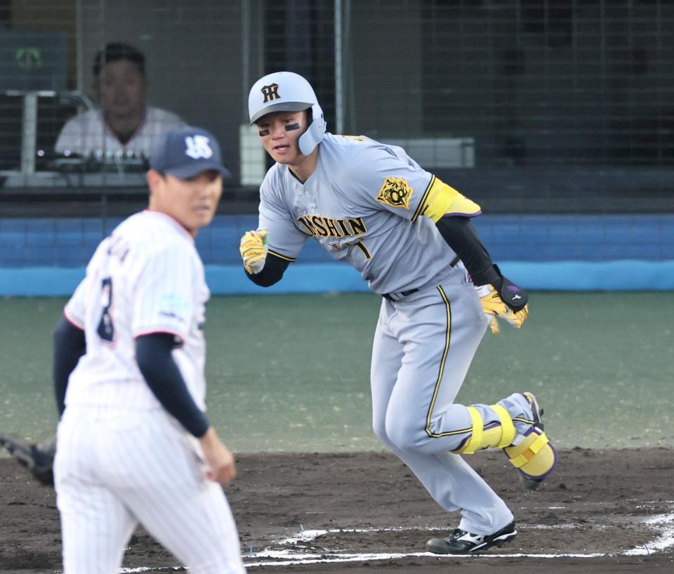 　１回、先制適時打を放つ森下（撮影・田中太一）