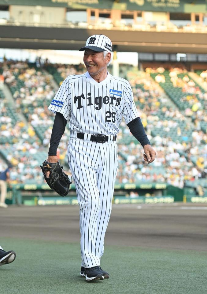 阪神OBがズラリ登場 江本孟紀氏らユニホーム姿で6人登板