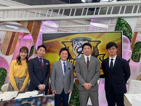 　ＮＨＫ「ほっと関西」に出演した（右から）坂本、石井（球団提供）