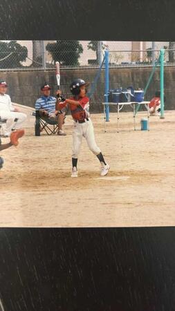 　小学生時代の山崎（家族提供）