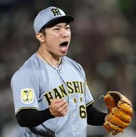 ９回、ヤクルト打線を無失点に抑え吠える石井（撮影・田中太一）