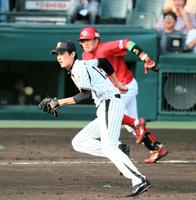 ４回広島無死一、二塁、阪神・藤浪晋太郎は広島・松山竜平に先制適時打を許す＝甲子園（撮影・山口　登）