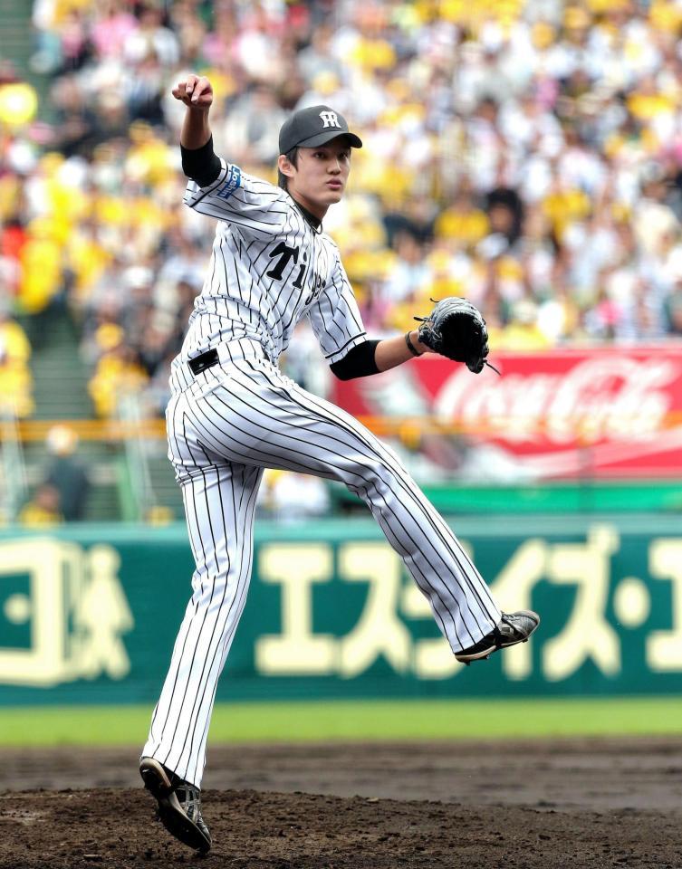 躍動感あふれる投球をみせる阪神・藤浪晋太郎＝甲子園（撮影・飯室逸平）