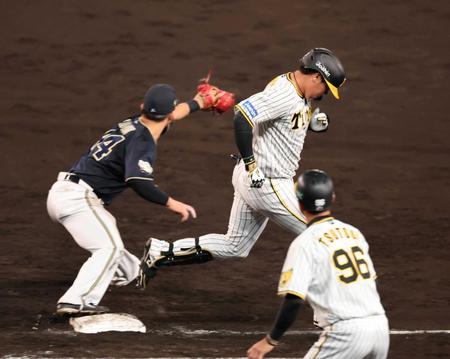 　５回、１死一、三塁で、大山は遊ゴロも全力疾走で一塁を駆け抜け併殺とならず、追加点を奪う（野手・頓宮）