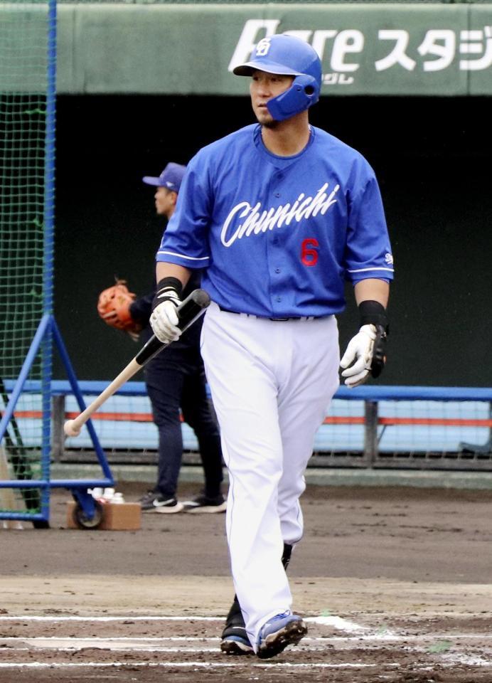 　シート打撃で快音を響かせた中日・中田