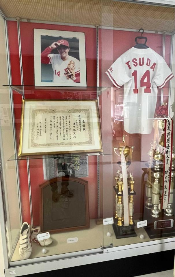 　周南市和田支所内に展示されている津田さんの遺品（撮影は筆者）