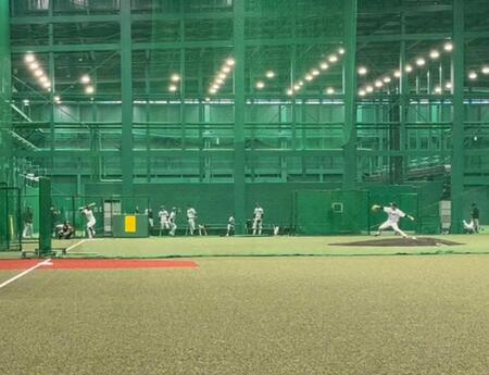 　ファーム調整する原口はシート打撃で大竹と対峙する