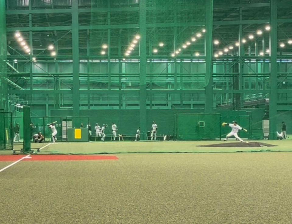 　ファーム調整する原口はシート打撃で大竹と対峙する