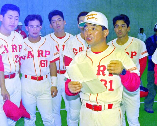 　広島コーチ時代の高代延博さん＝１９９６年