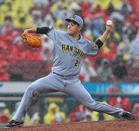 　雨の中、粘投する大竹（撮影・北村雅宏）