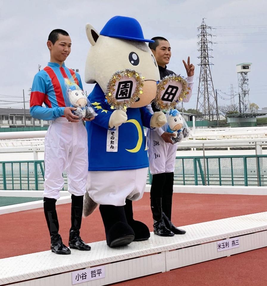 　１５日以降にデビューする（左から）小谷哲平と米玉利燕三