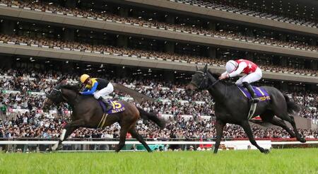 オークスを制したカムニャック(15)、2着のアルマヴェローチェ(1)