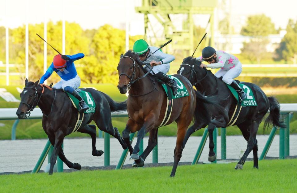 　堂々と抜け出すデビットバローズ（中央）＝撮影・石湯恒介