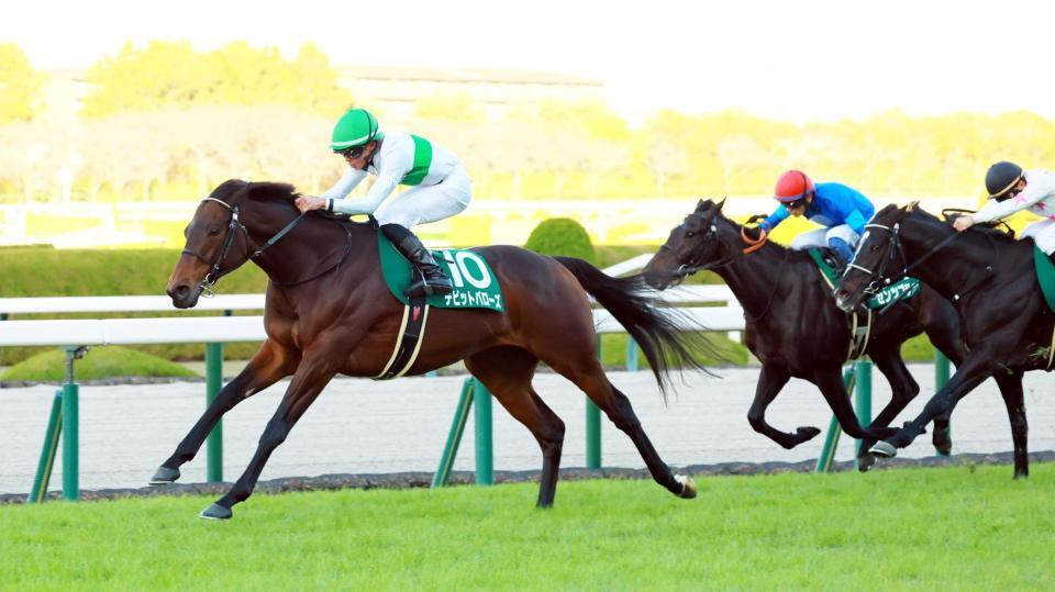 　堂々と抜け出すデビットバローズ（左）＝撮影・石湯恒介