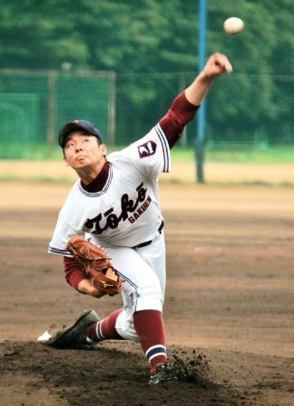 浦和学院との練習試合で力投する桐光学園・松井＝さいたま市内の浦和学院グラウンド（撮影・藤田昌央）