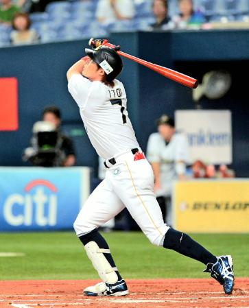 　１回、先制の右犠飛を放つオリックス・糸井