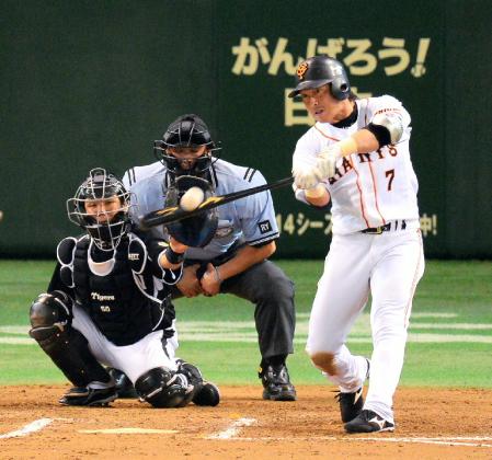 　１０回、巨人・長野はサヨナラホーマーを放つ