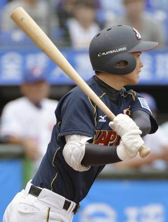 　６回、日大山形・奥村が中前に適時打を放つ（共同）