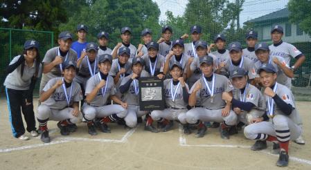 　全国高校軟式野球選手権で準優勝した新田ナイン