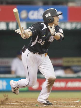 　７回、鈴木が２者生還となる中犠飛を放つ