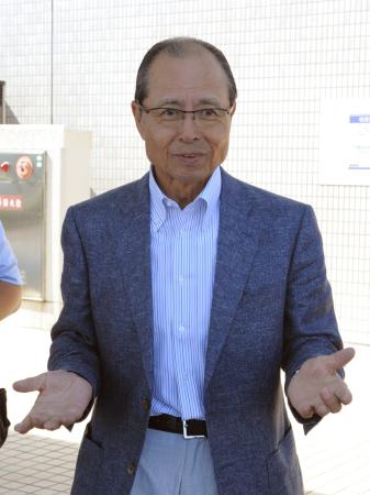 　福岡に戻り記者の質問に答えるソフトバンクの王会長