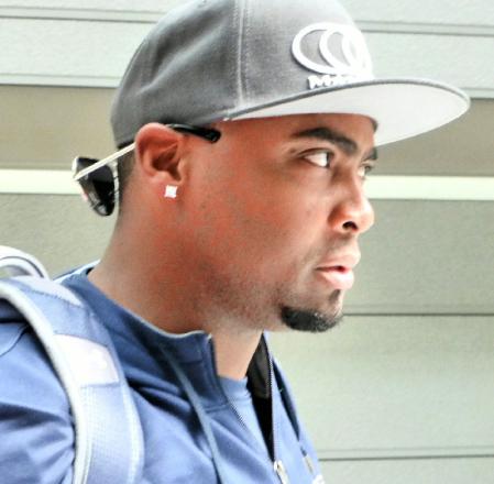 　来季の三冠を目標に成田空港から母国ドミニカに帰国したブランコ