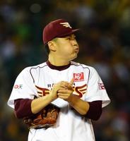 　５回、逆転を許し頬を膨らませる田中（撮影・園田高夫）