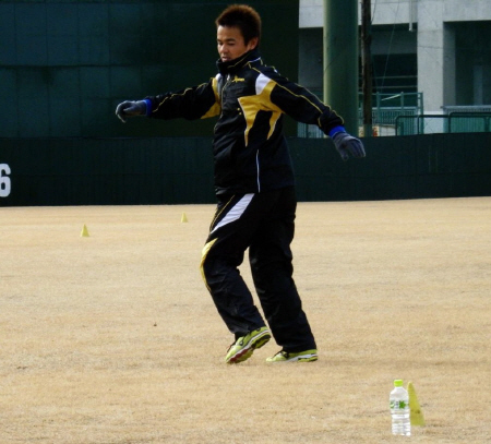 自主トレで汗を流す日本ハム・武田久