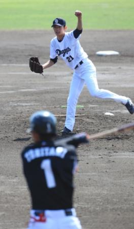 　３回、鳥谷を遊ゴロに打ち取る先発の中日・岡田