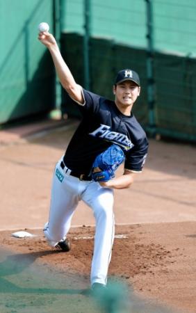 ブルペンで調整する日本ハム・大谷翔平＝ほっともっと神戸（撮影・金田祐二）