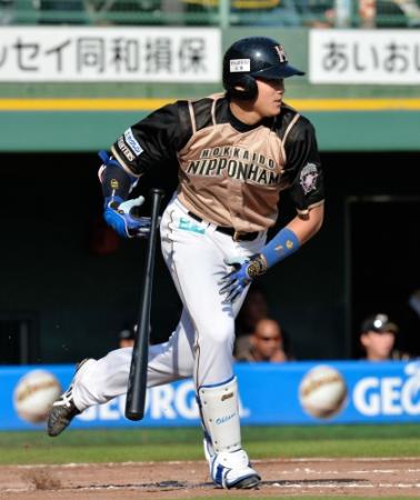 ８回、代打・大谷は右前打を放ち、ディクソンのノーヒットノーランを阻止（撮影・金田祐二）