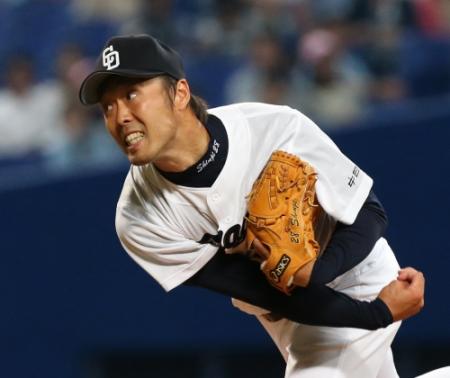 ８回表に４番手で登板し３者連続３球三振に抑えた岩田