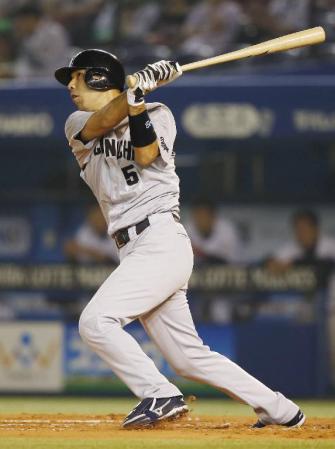 　６回中日２死一、二塁、和田が左中間に２点三塁打を放つ＝ＱＶＣ