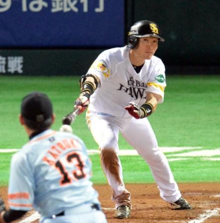 　６回、本多は中前打を放つ