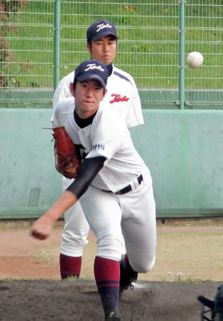 　鳥羽のエース島西と見守る山田監督