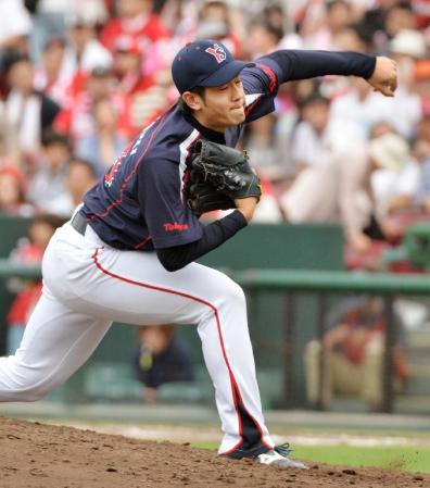 　８回途中に登板し、プロ初勝利を挙げたヤクルト・岩橋＝マツダ