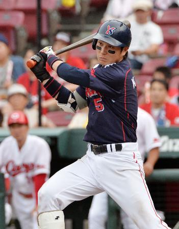 　９回ヤクルト１死三塁、川端が左前に決勝打を放つ＝マツダ