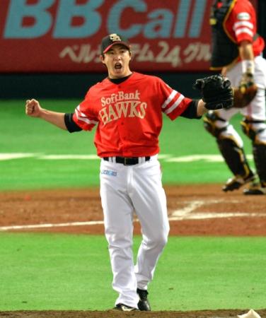 　７回、オリックス・ペーニャを見逃し三振に仕留めほえる五十嵐