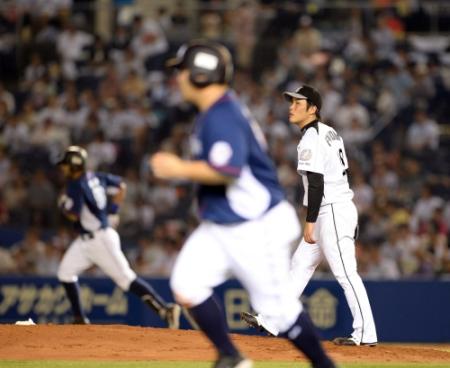 ３回無死二塁、メヒアに２ランを浴びるロッテ・藤岡