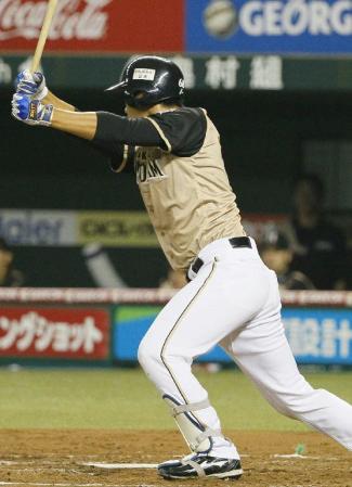 　２回日本ハム１死満塁、石川亮が右翼線に走者一掃の先制三塁打を放つ＝西武ドーム