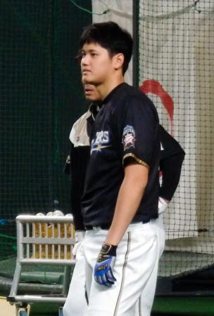 　打撃練習を行う大谷