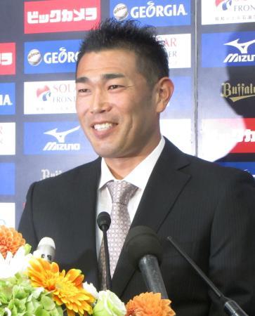 　引退の記者会見をするオリックスの平井正史投手＝９日、京セラドーム大阪