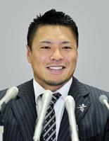 野球、岩村が選手兼任監督に就任