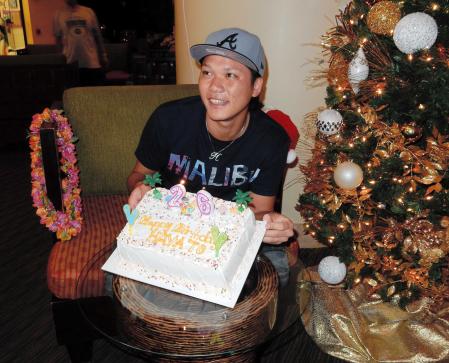 　優勝旅行先のハワイで２６歳の誕生日を迎えた坂本