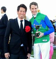 広島・マエケンが中山競馬場に来場