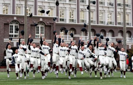 センバツ出場を決め喜びを爆発させる大阪桐蔭ナイン