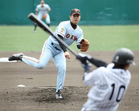　阪神戦に先発し、５回無失点の巨人・西村＝甲子園