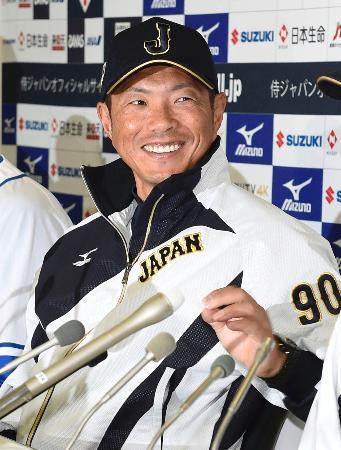 　強化試合を控え、記者会見する日本代表の小久保監督＝ＱＶＣ