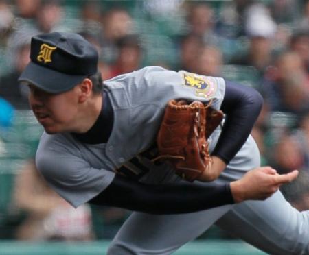 力投する仙台育英・佐藤世